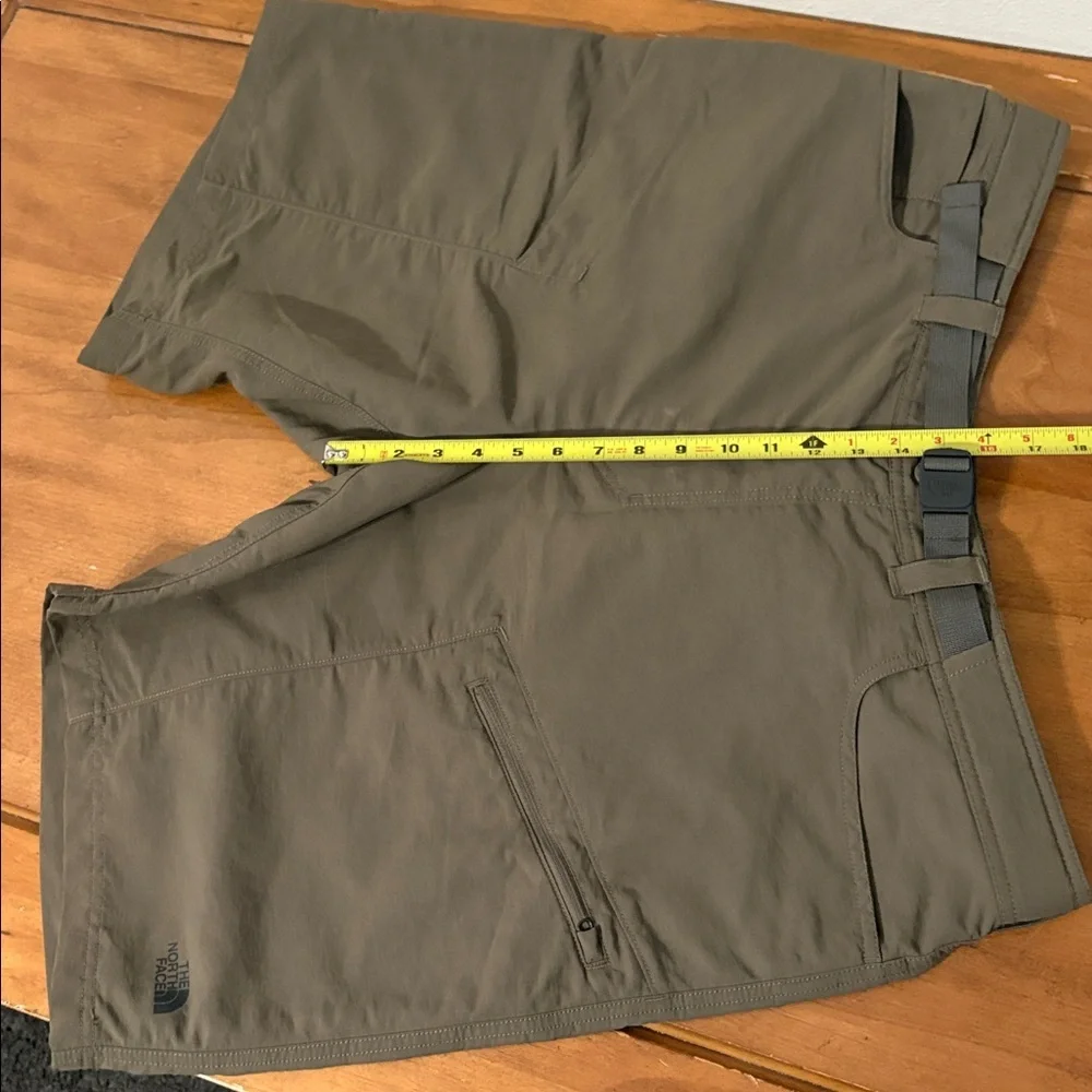The North Face NWOT Men's Cargo Shorts Size XXL